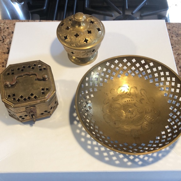 Set of small vintage punched brass items - Picture 1 of 9